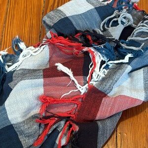 Men’s shawl scarf in black, gray, blue checks